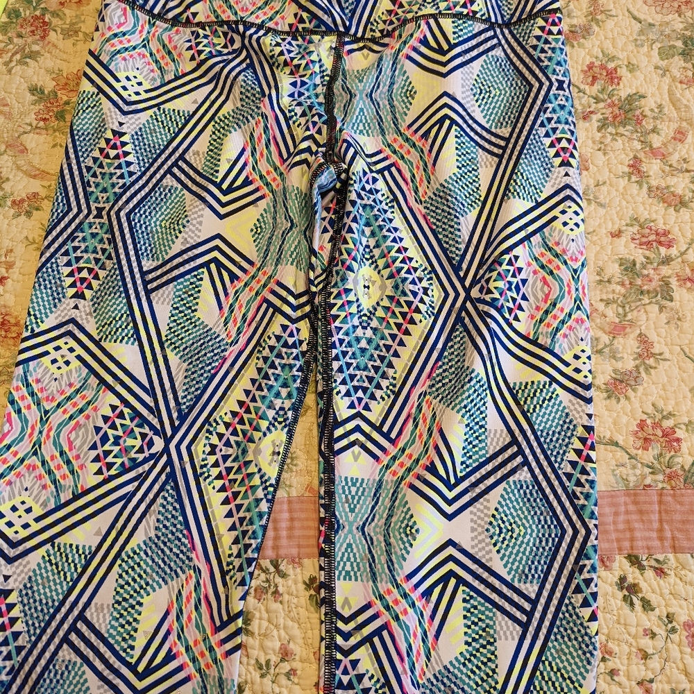 VSX sports crops, never worn, no tags, size M